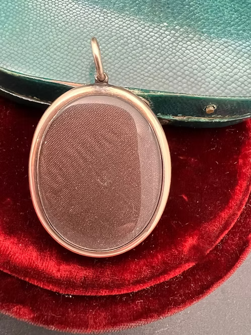 Miers and Field Silhouette Pendant