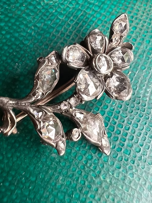 Diamond Sprig Lacepin