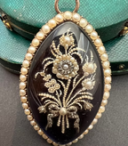 Seedpearl and Diamond Navett