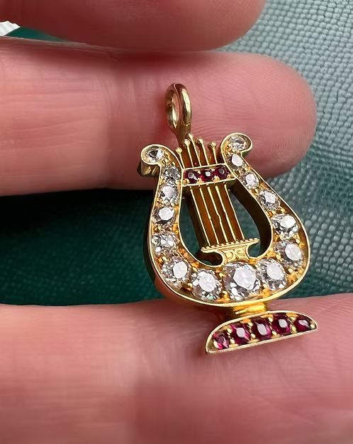 Diamond and Ruby Lyre