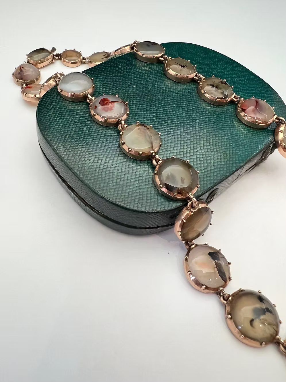 Georgian Moss Agate Riviere