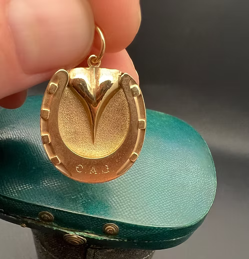 Horseshoe Locket from Olide