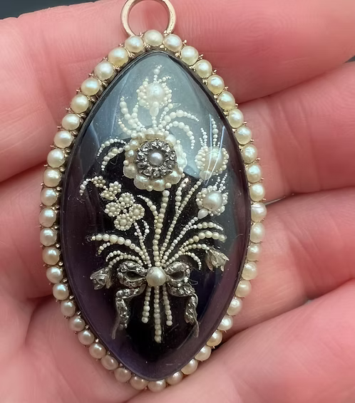 Seedpearl and Diamond Navett