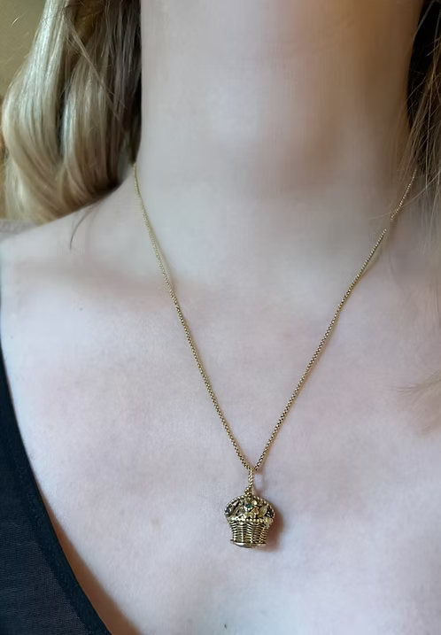 Georgian Regard Basket Charm