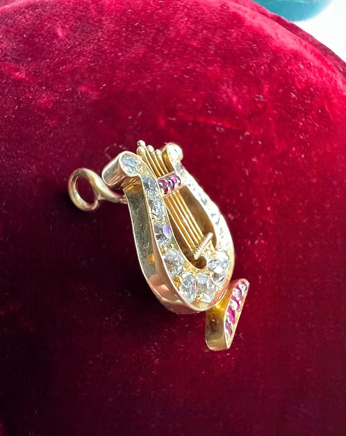 Diamond and Ruby Lyre