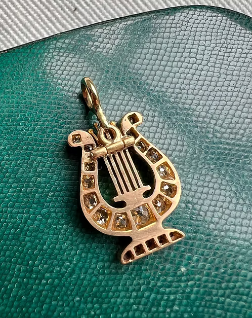 Diamond and Ruby Lyre