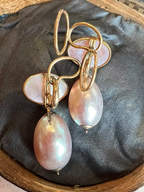 Queen Anne Coque de Perle