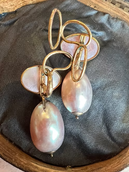 Queen Anne Coque de Perle