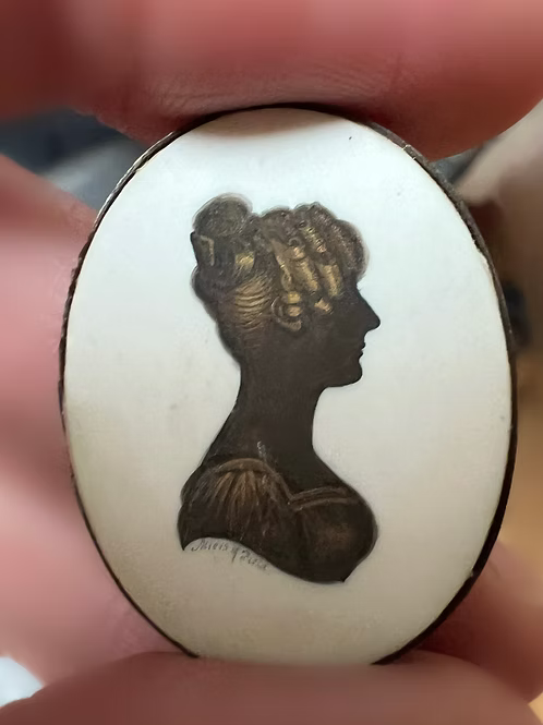 Miers and Field Silhouette Pendant