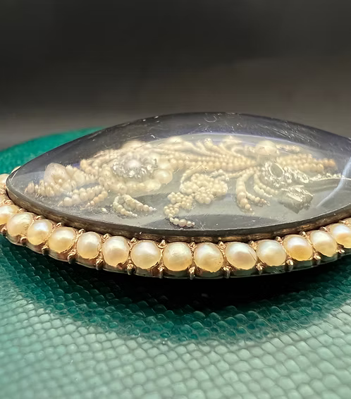 Seedpearl and Diamond Navett
