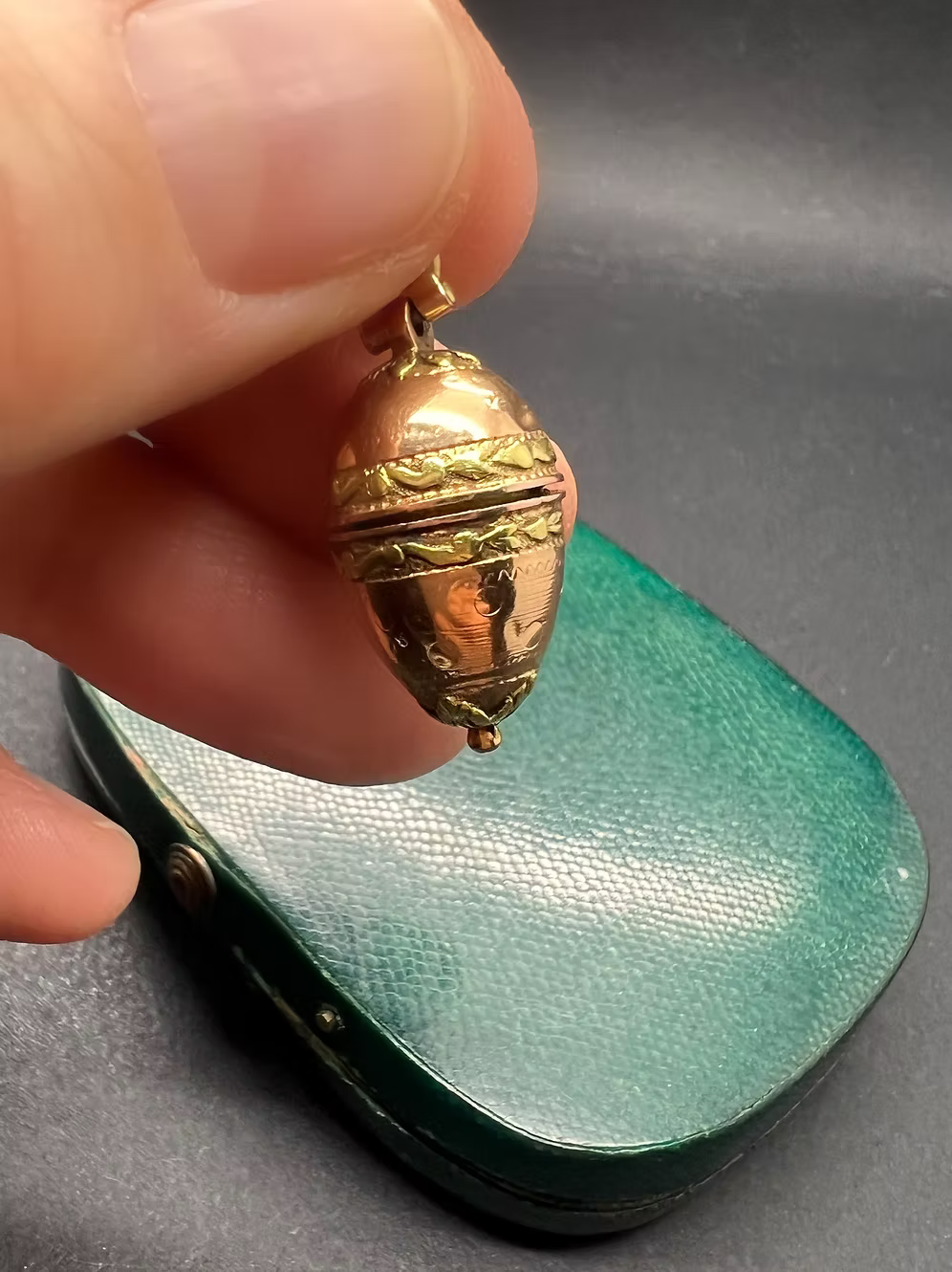 Swiss 2 colour gold Bonbonnière Pendant