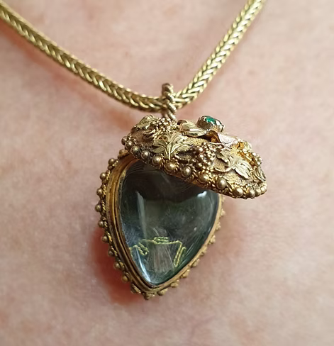 3-Colour Gold Regency Heart locket