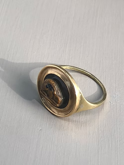 Agate Hare Cameo Ring