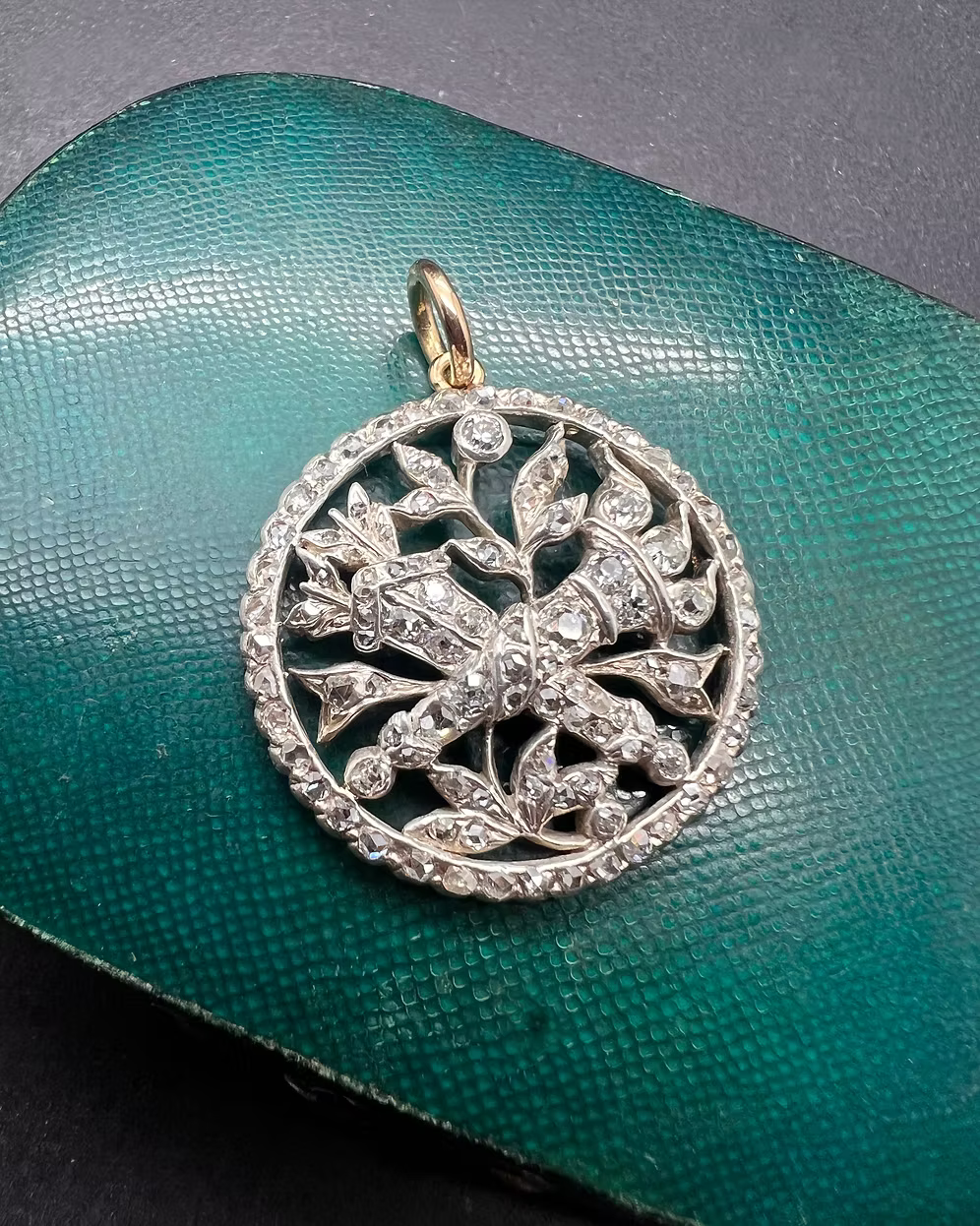 Emblems d’Amour Pendant