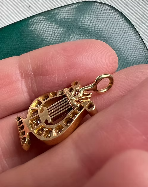 Diamond and Ruby Lyre