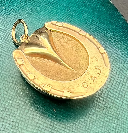 Horseshoe Locket from Olide