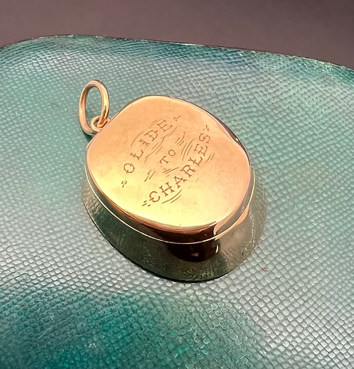Horseshoe Locket from Olide