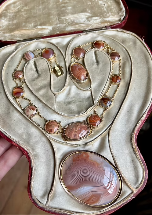 Georgian Specimen Agate Collar