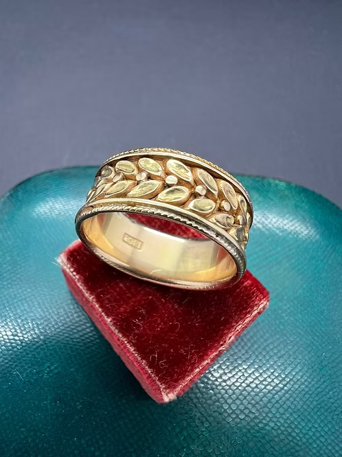Laurel Leaf and Berry Band
