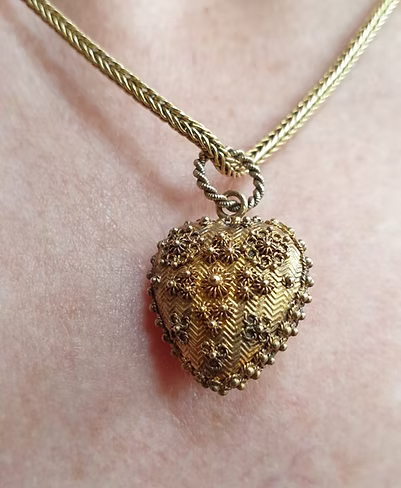 3-Colour Gold Regency Heart locket