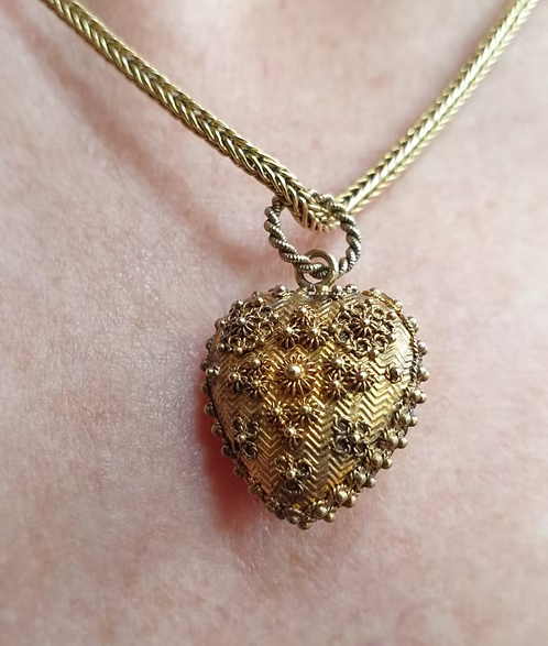 3-Colour Gold Regency Heart locket