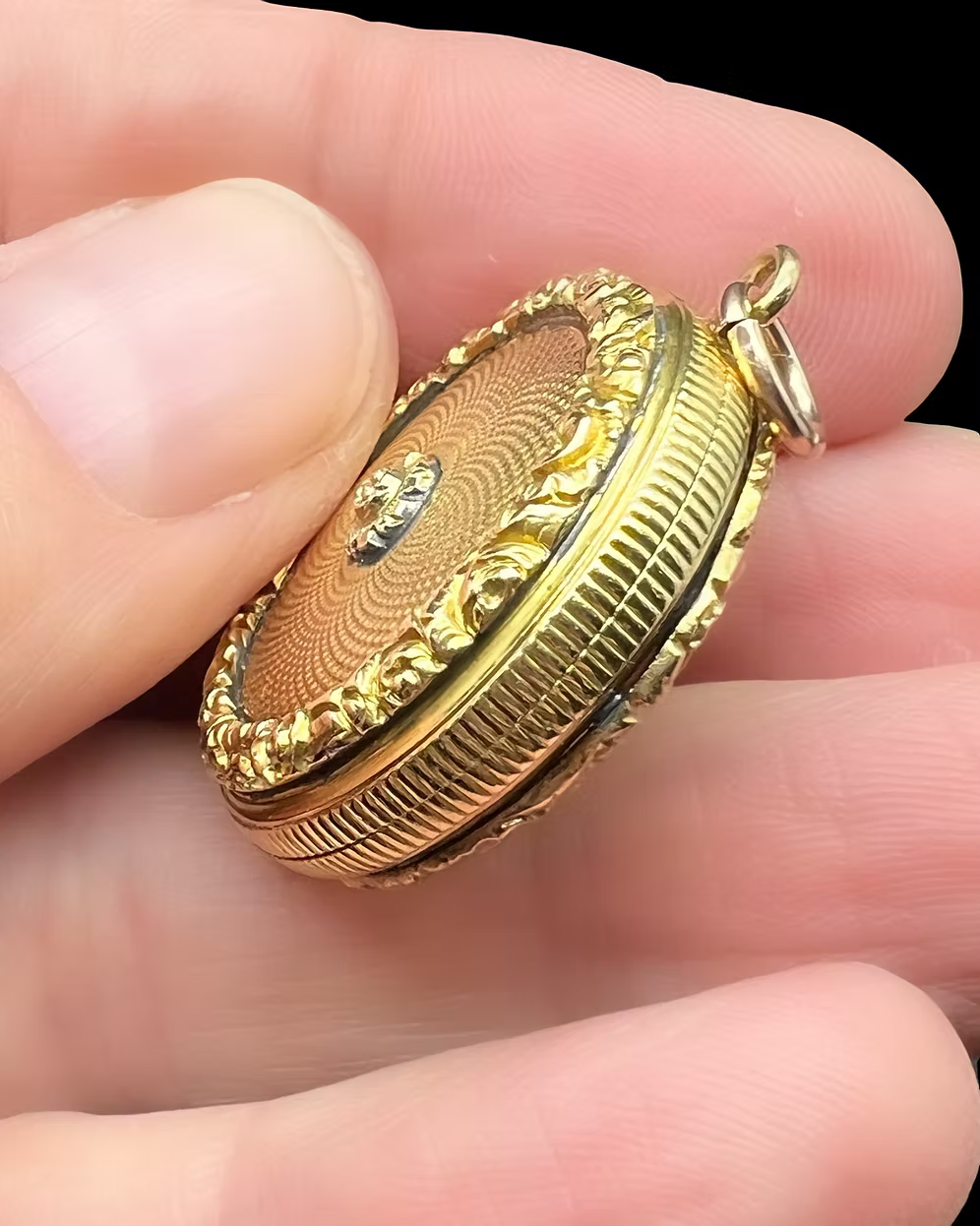 18 carat Victorian Locket Pendant