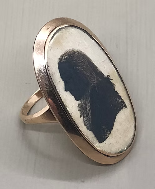 Silhouette Ring by Isabella Beetham