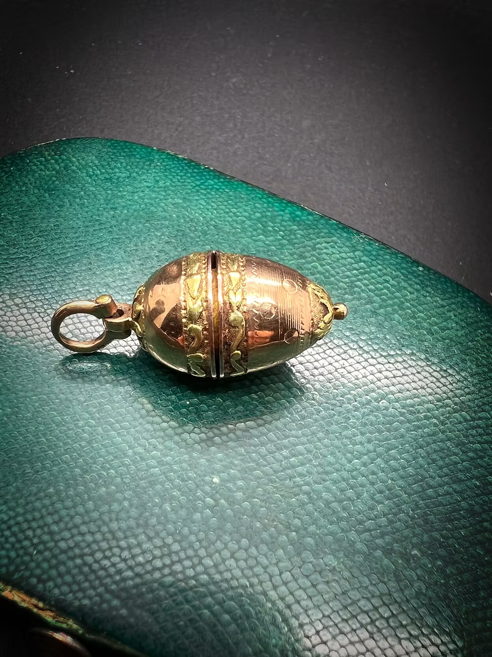 Swiss 2 colour gold Bonbonnière Pendant