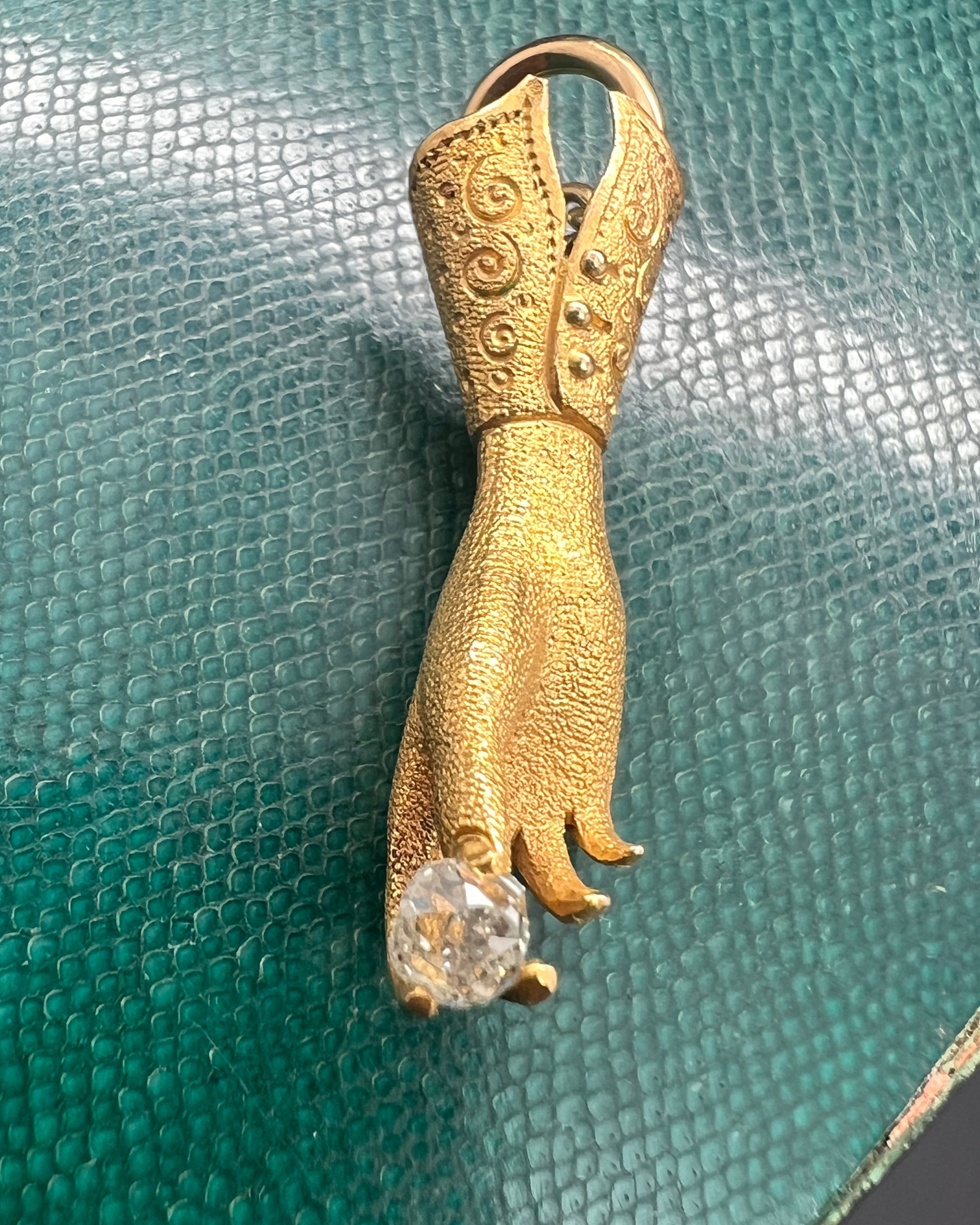18 carat Cuffed Hand Pendant