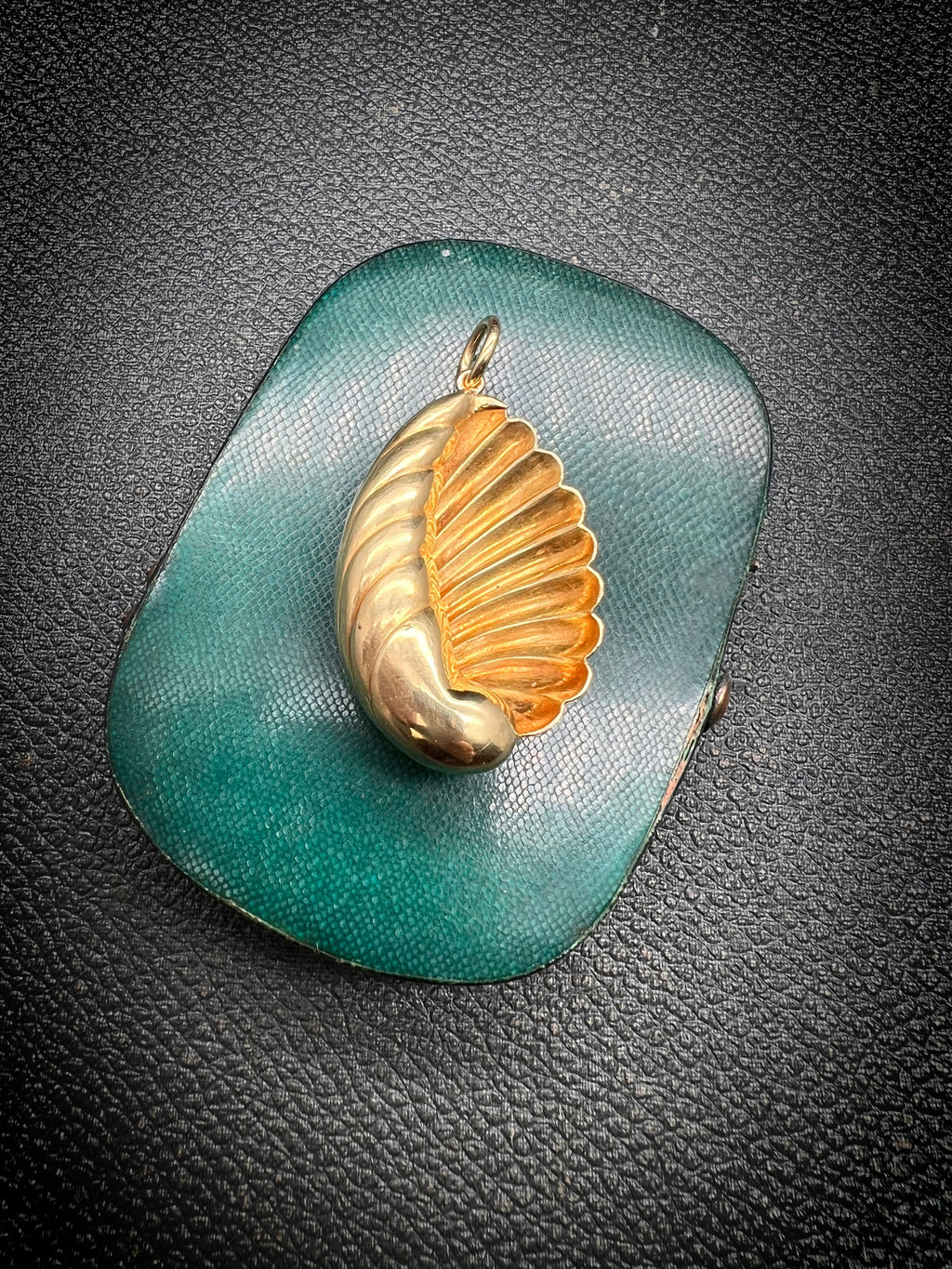 18 carat Victorian Seashell Pendant