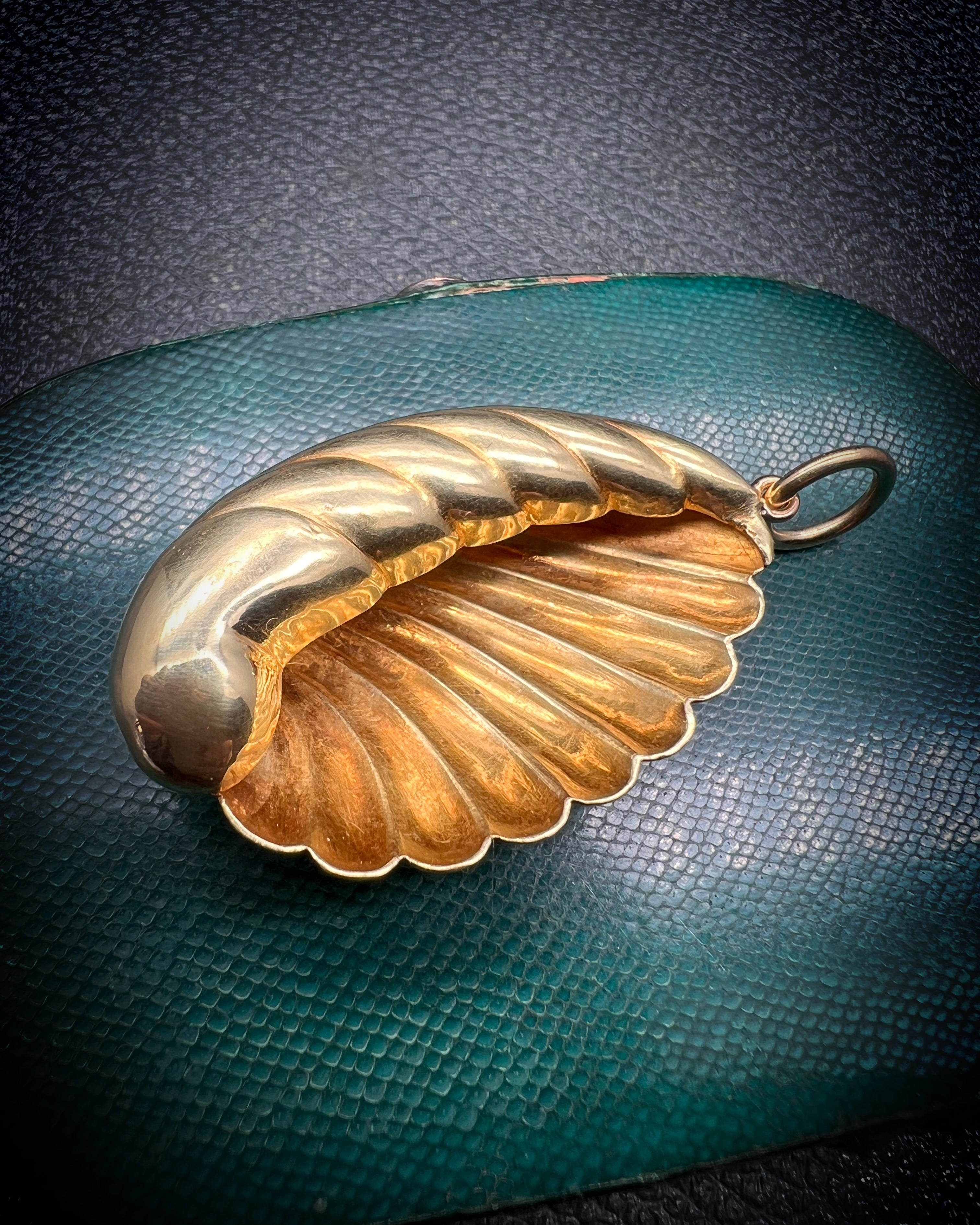 18 carat Victorian Seashell Pendant
