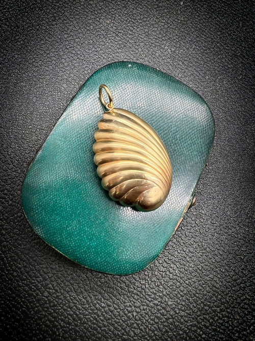 18 carat Victorian Seashell Pendant