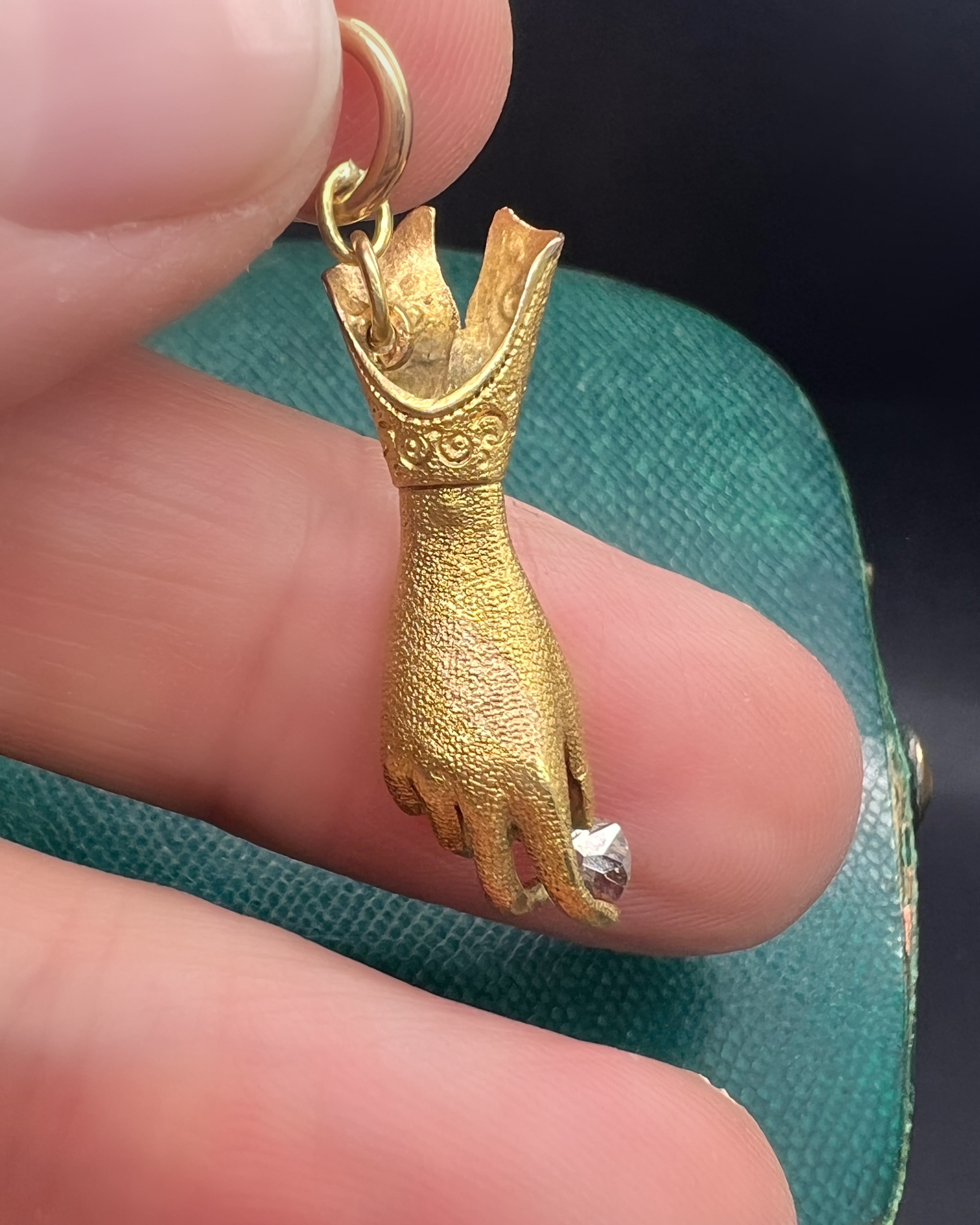 18 carat Cuffed Hand Pendant