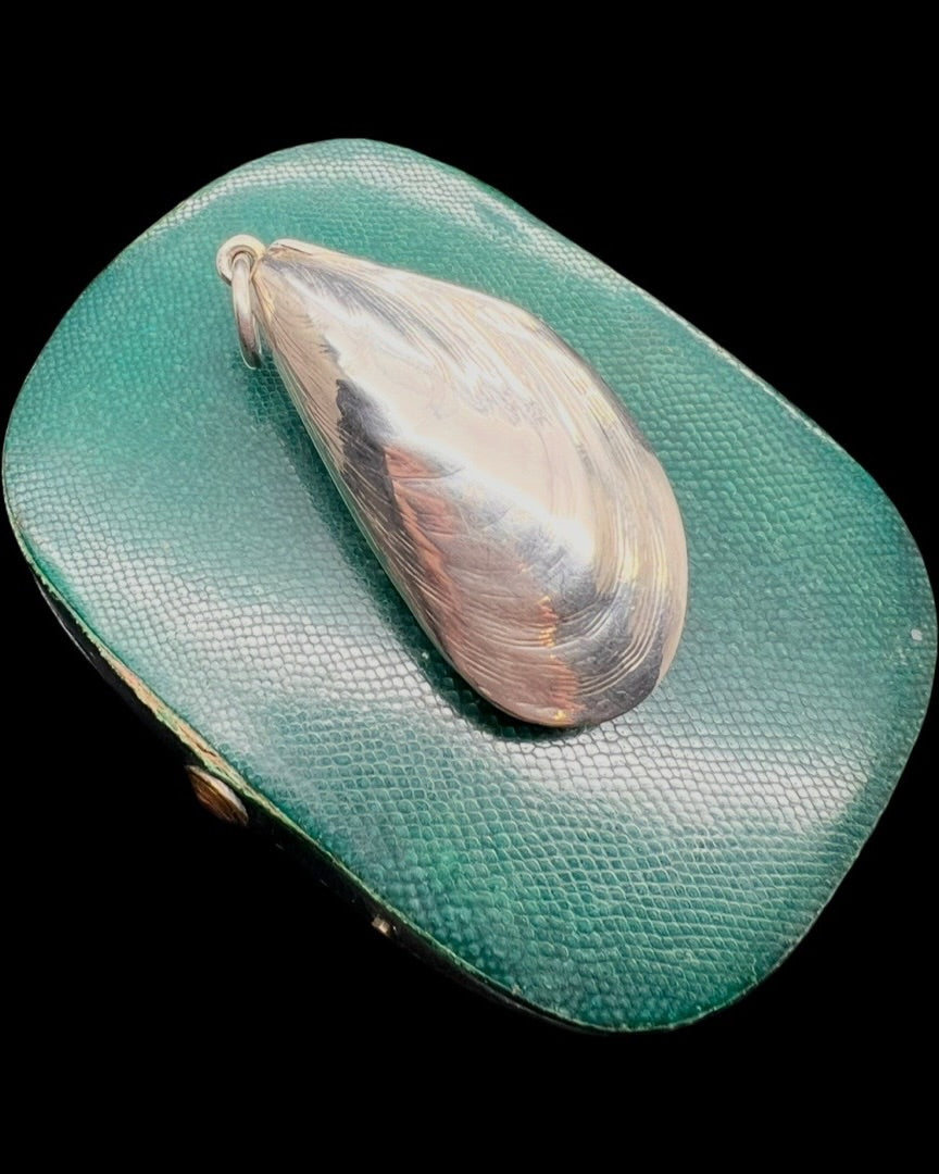 Victorian Silver Shell Vinaigrette Pendant