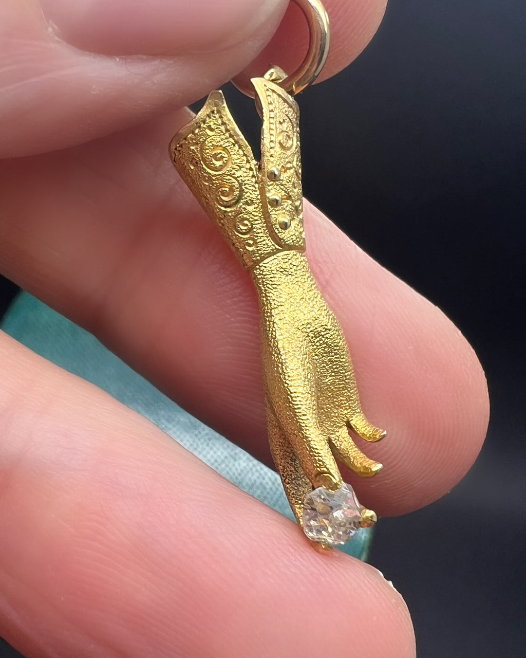 18 carat Cuffed Hand Pendant